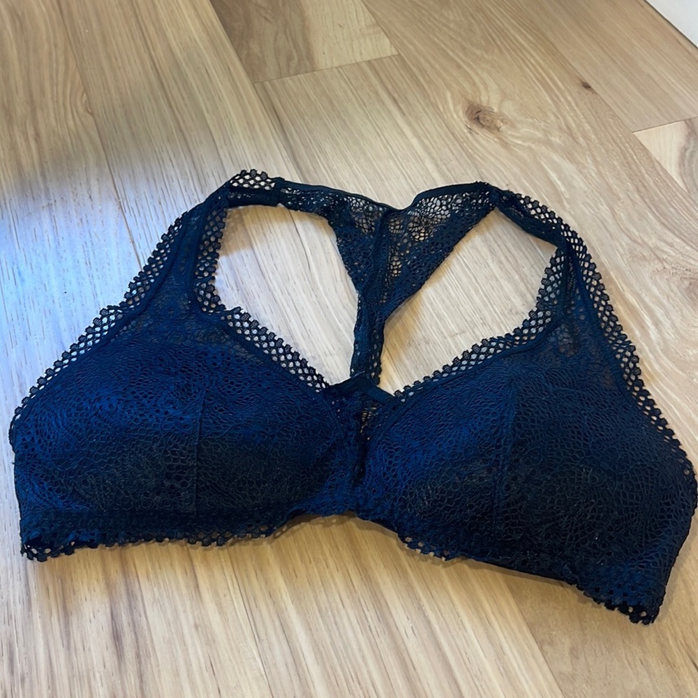Like new! Victoria’s Secret Black Lace Bralette, Size Large